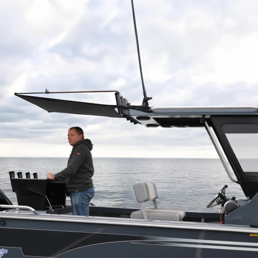 Extension arrière Oceansouth de T-Top | Accessoires bimini & taud de soleil | En action vue côté