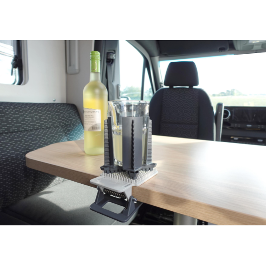 Plaque à pince pour verres et bouteilles PURVARIO |support fixation cuisine camping-car, bateau | en situation