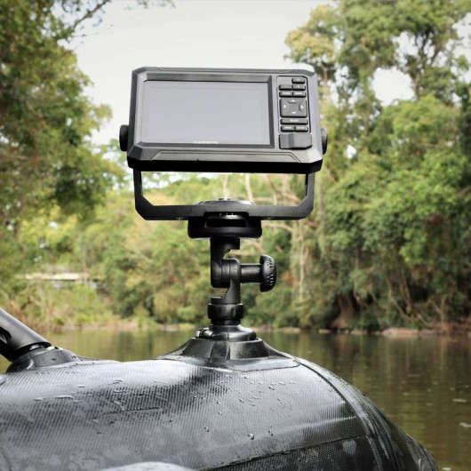Support Railblaza pour Garmin Echomap et Striker | Accessoire Sondeur | Platine + Bras R-Lock en action