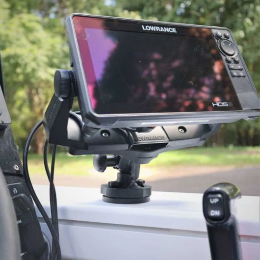 Plateforme rotative HEXX Railblaza 252 mm | Accessoire Sondeur | Platine + Bras R-Lock avec LOWRANCE HDS en action
