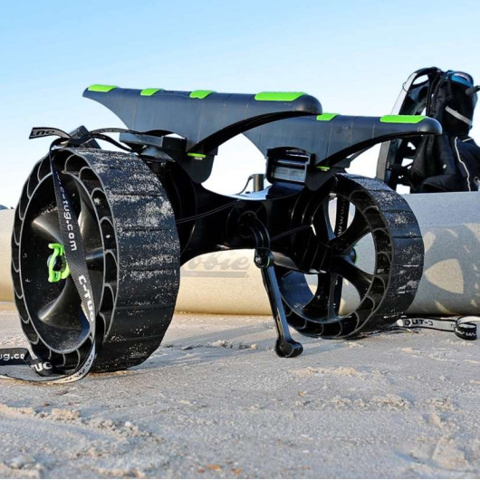 Chariot de transport Railblaza C-TUG R | Accessoire transport pour kayak | Chariot avec SandTrakz Wheels en action seul