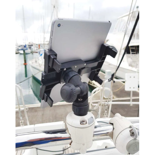 Support Railblaza ScreenGrabba R-Lock iPad/Tablette | Accessoire VHF | En action avec tablette de dos