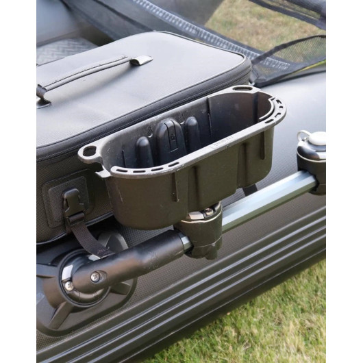 Panier de rangement Railblaza StowPod | Rangement cockpit | En action sur bras + RibPort