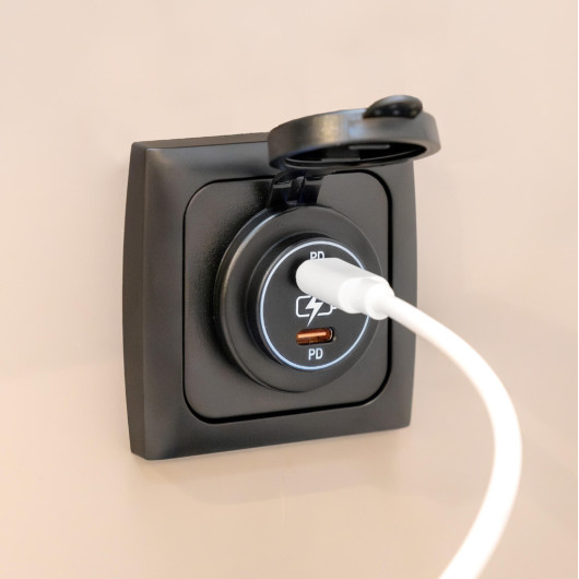 HABA Power Line Chargeur 2 x USB C | PD 60W, alimentation 12/24V, vu de  face avec cadre de montage C-LINE côté gauche