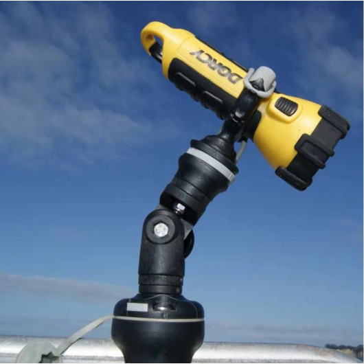 Extension Railblaza Adjustable Extender R-Lock | Rangement cockpit | Avec lampe en action