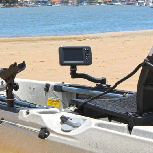 Bras Railblaza pivotant R-Lock | Rangement cockpit | Sondeur lowrance hook² en action