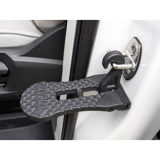 Marchepied amovible van aménagé CARBEST - Accessoires toit pour fourgon et camping-car - installé dans le loquet de la porte