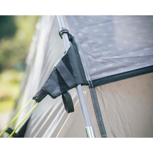 Pine Hills auvent indépendant Outwell | fixations renforcées pour stabiliser la tente en cas de vent fort