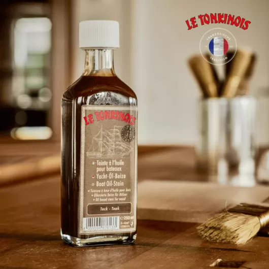 Huile à teinter pour bois Le Tonkinois 250 ml | Teinte teck | En action