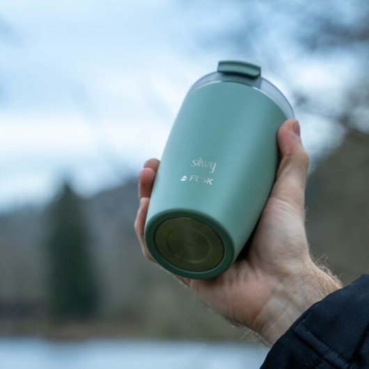 Mug thermo magnétique Midnight Silwy pour van et fourgon aménagé|prise en main facile