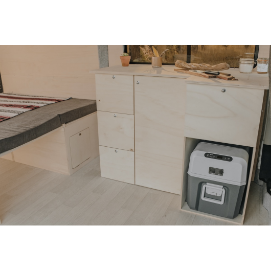 Meuble de cuisine Tioirs PLUS CT de Simple Vans | Aménagement cuisine van aménagé | Exemple ameublement