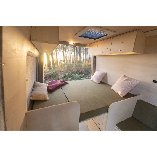 Kit aménagement pour fourgon Partners Paradise Simple Vans | Meubles en bois pour van aménagé | Grand couchage