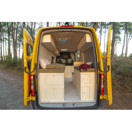 Kit aménagement pour fourgon Partners Paradise Simple Vans | Meubles en bois pour van aménagé | Circulation facilitée