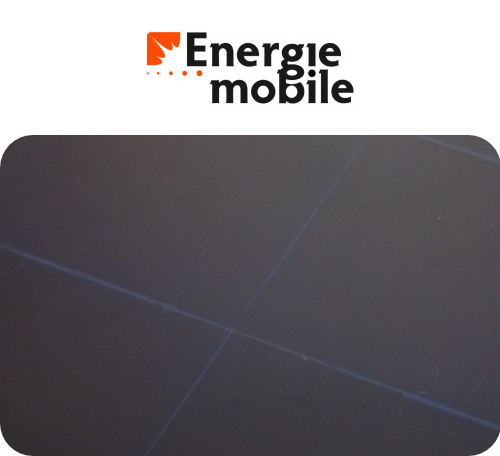 Logo ENERGIE MOBILE avec photo zoomée d'un panneau solaire